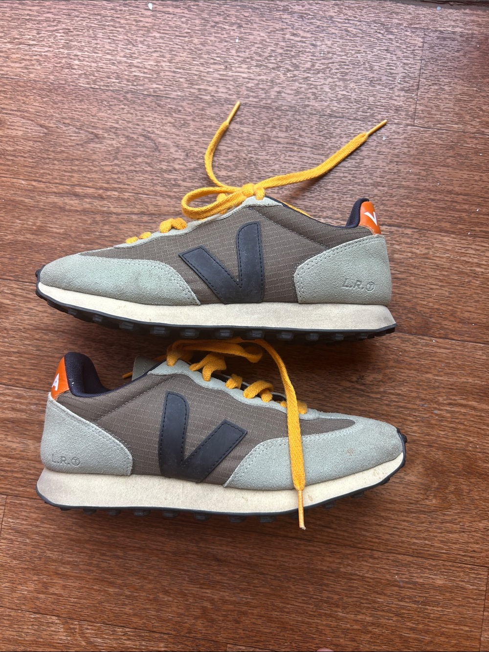 Women’s Veja Via Bronco Ribstop Sneakers in black/khaki